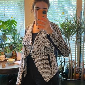 41 hawthorn NWOT long sleeve black and white design jacket